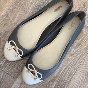 Melissa Women's Elegant Black and Cream Flats